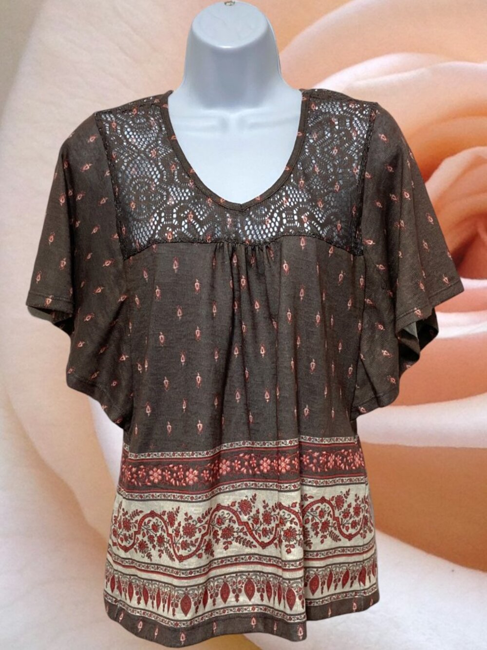 Madison & Berkeley-Women's Small Pullover Top V-Neckline-Lace-Floral-Polyester